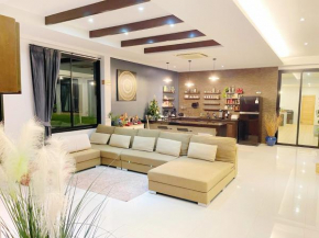 Spacious Private Villa Modern Style near beach